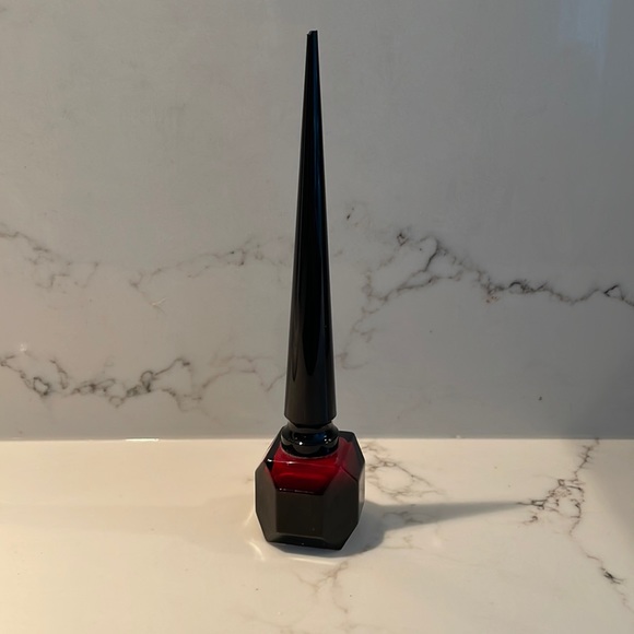 Lalaque Le Vernis
Nail colour - Rouge Louboutin - Picture 2 of 7